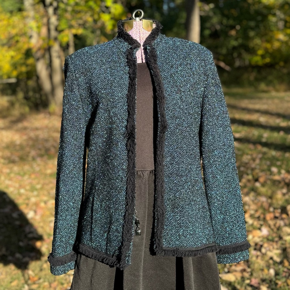 St. John bouclé tweed knit blazer in speckled blue & black w fringe trim Sz 12